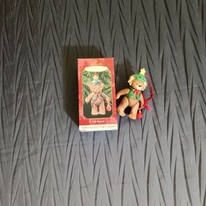 1999 Hallmark "Gift Bearers" Ornament